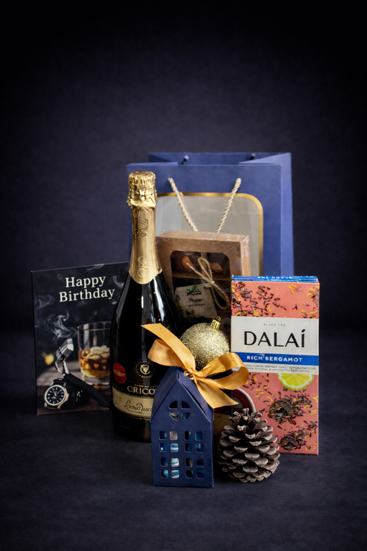 Cadou pentru El ,,Nr. 2” - Set Festiv cu Spumant și Dulciuri www.delligiftshop.md