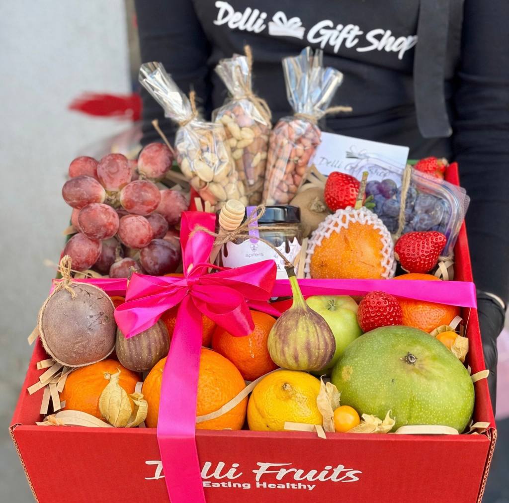 Cadou cu fructe „Nr. 33” — Box „Exotic Fruit & Nuts” www.delligiftshop.md