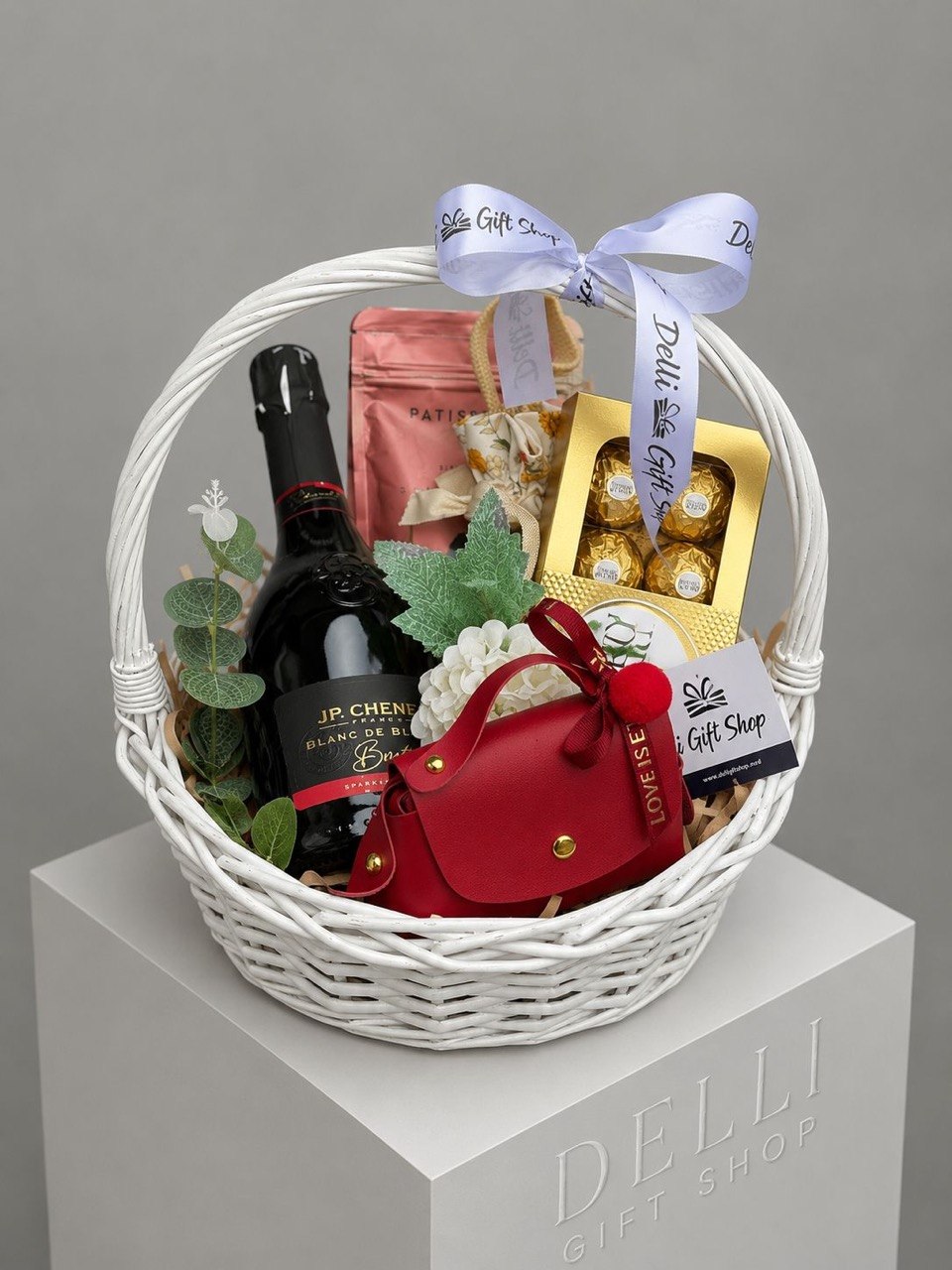 Cadou pentru profesori Nr. 36 — Coșul Eleganței Albe www.delligiftshop.md