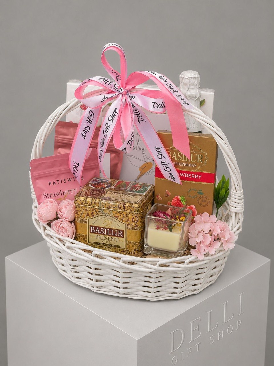 Cadou pentru profesori Nr. 42 — Coșul Delicateții Roz www.delligiftshop.md