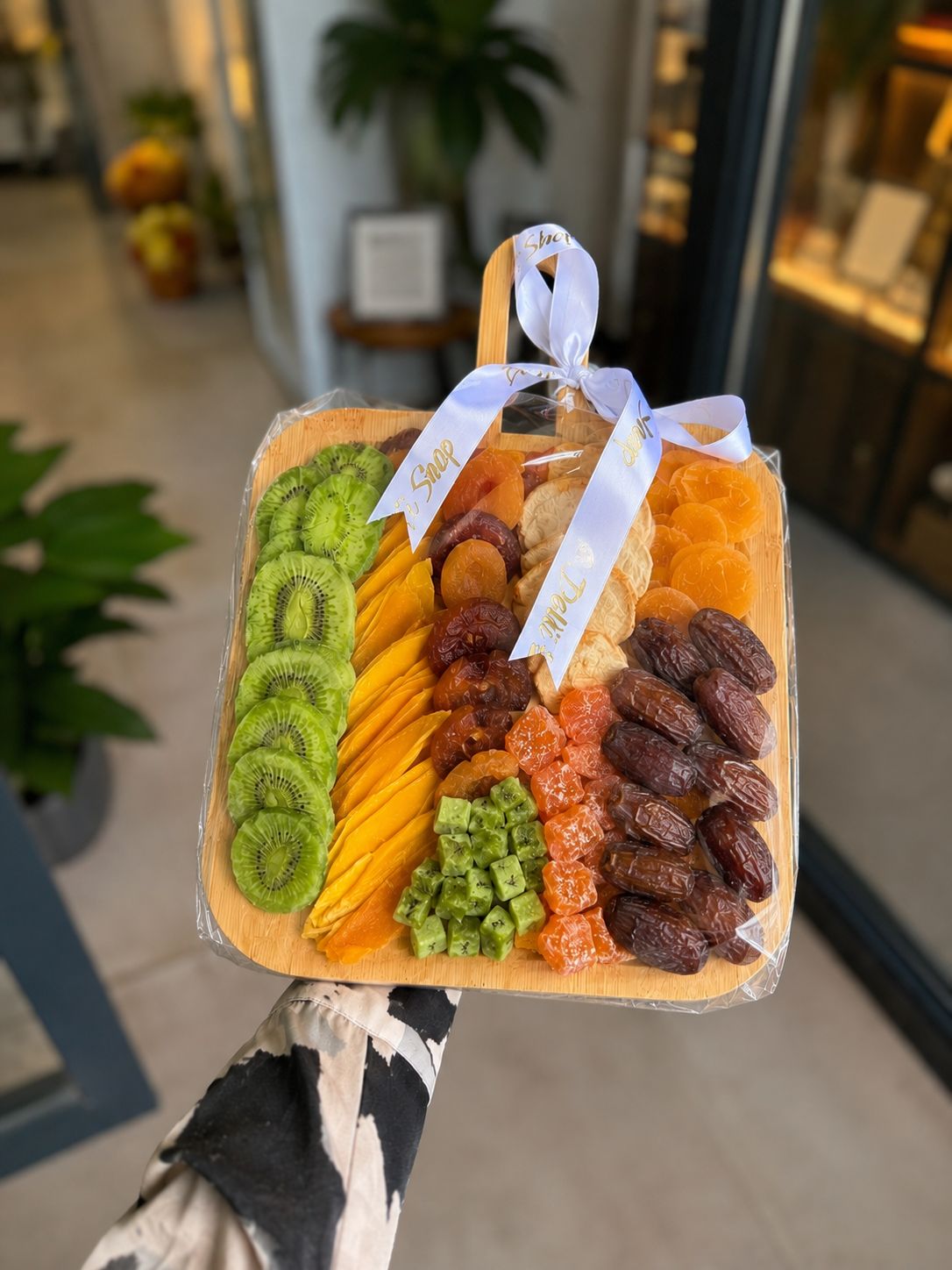 Cadou pentru profesori Nr. 59 — Platoul Gourmet cu Fructe Uscate www.delligiftshop.md