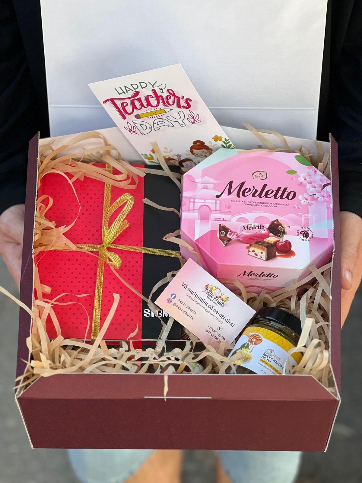 Cadou pentru profesori Nr. 69 — Setul „Eficiență și Dulceață” www.delligiftshop.md