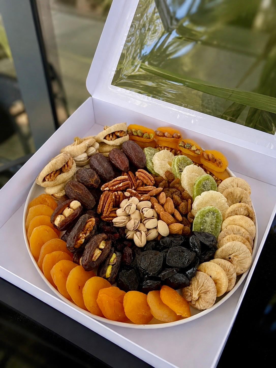 Platou Gourmet Nr. 28 — Oriental Delights & Nuts Mix www.delligiftshop.md