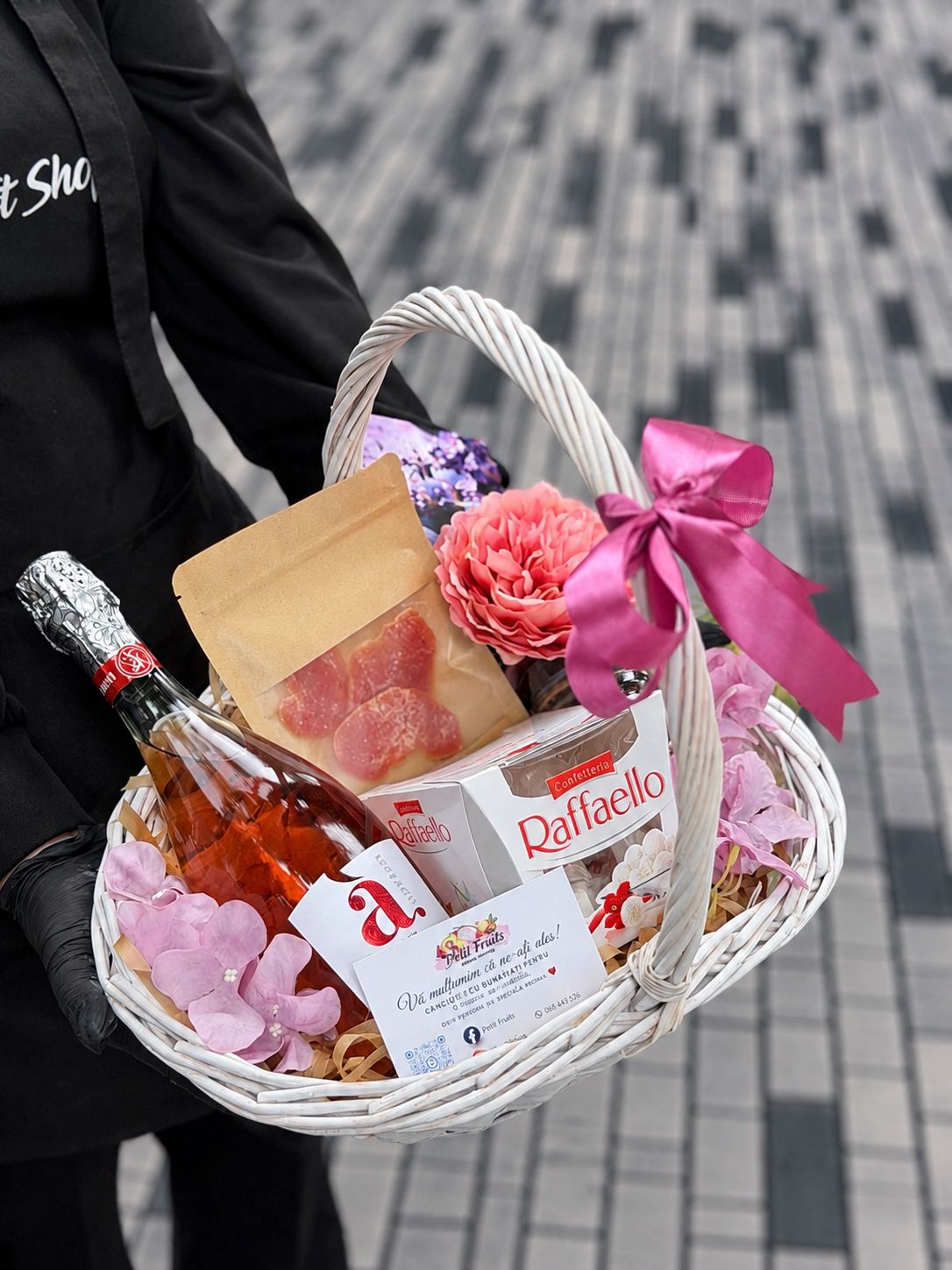 Cadou pentru profesori Nr. 82 — Selecție Rosé și Flori de Primăvară www.delligiftshop.md