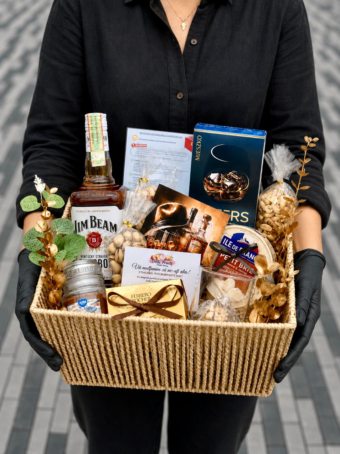 Cadou pentru profesori Nr. 83 — Selecție Premium Bourbon și Delicii www.delligiftshop.md