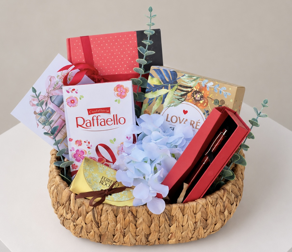 Cadou pentru profesori Nr. 77 — Setul „Inspirație și Dulce Răsfăț” www.delligiftshop.md