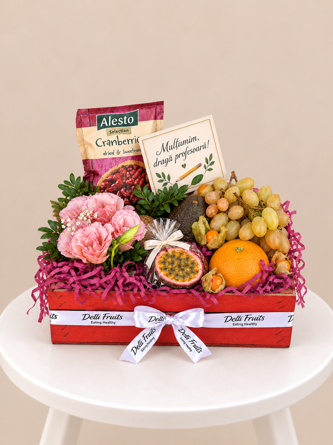 Cadou pentru profesori Nr. 200 – Lădița cu Flori și Fructe www.delligiftshop.md